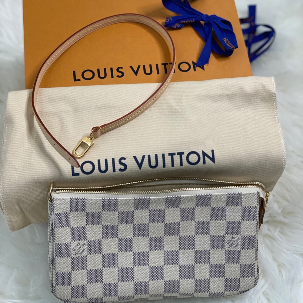 Louis Vuitton pochette accessories